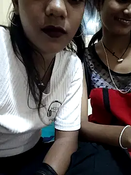 Snapshot of Unique_girls90 chatting on 10/19/25, 01:58 Unique girls90 online show from 10/19/25, 01:58