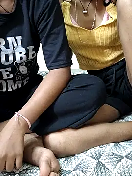 Snapshot of Unique_girls90 chatting on 11/04/25, 03:21 Unique girls90 online show from 11/04/25, 03:21