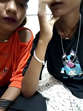 Snapshot of Unique_girls90 chatting on 10/21/25, 12:48 Unique girls90 online show from 10/21/25, 12:48