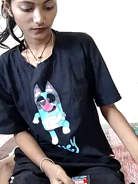 Snapshot of Unique_girls90 chatting on 11/05/25, 05:10 Unique girls90 online show from 11/05/25, 05:10