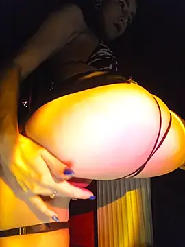 YuriXo online show from 12/16/25, 08:13