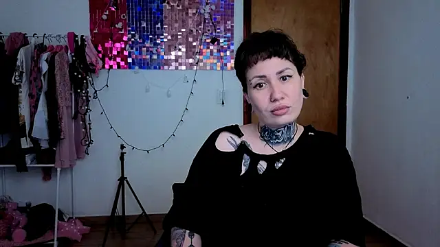 Senorita  Dakota online show from 11/13/25, 12:42