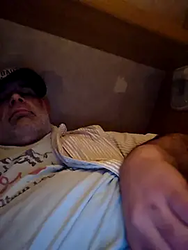 Snapshot of DeeBestEver chatting on 10/18/25, 12:51 DeeBestEver online show from 10/18/25, 12:51
