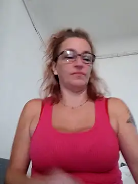 Fifi83Bell online show from 10/24/25, 08:35