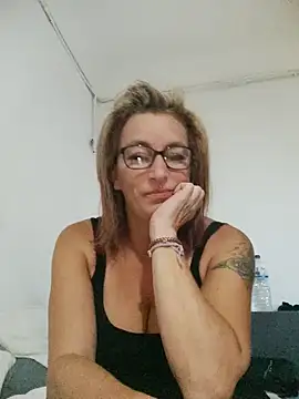 Snapshot of Fifi83Bell chatting on 09/30/25, 07:31 Fifi83Bell online show from 09/30/25, 07:31