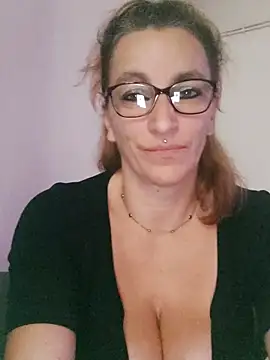 Fifi83Bell online show from 11/26/25, 03:01