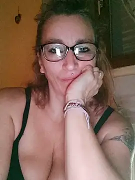 Fifi83Bell online show from 12/19/25, 10:45