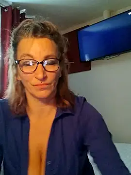 Fifi83Bell online show from 12/17/25, 12:43