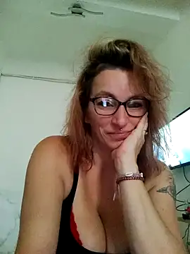 Fifi83Bell online show from 11/17/25, 01:37