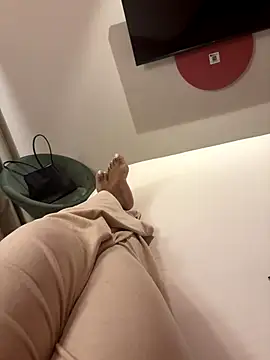 nanaisbackk online show from 12/15/25, 07:20