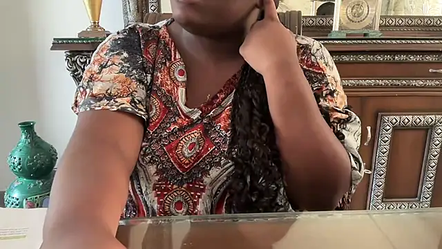 nanaisbackk online show from 12/05/25, 08:13