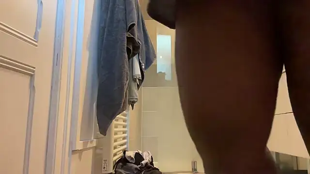 nanaisbackk online show from 11/04/25, 08:07