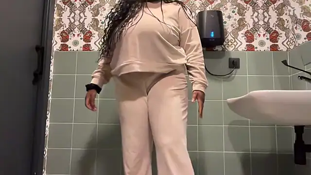 nanaisbackk online show from 12/16/25, 11:20