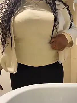 nanaisbackk online show from 12/17/25, 11:26