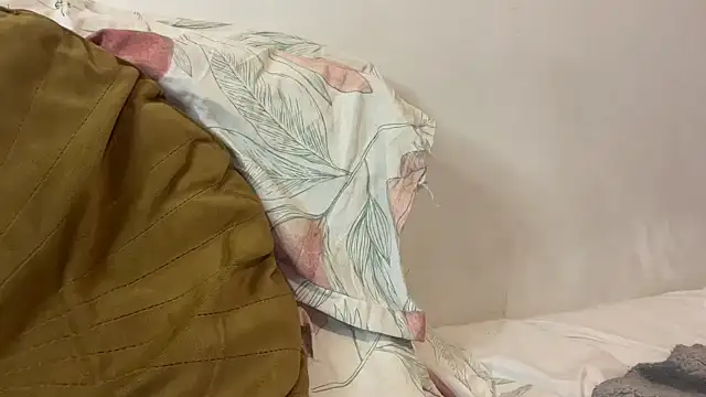 nanaisbackk online show from 10/26/25, 07:14