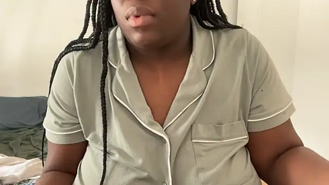 nanaisbackk online show from 04/05/26, 12:45