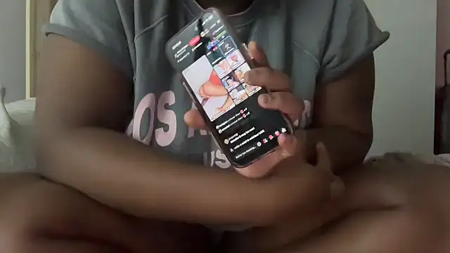 nanaisbackk online show from 10/27/25, 10:54