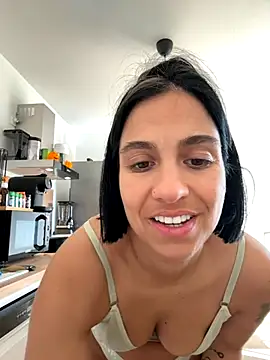 LaPetiteKim online show from 10/30/25, 09:18