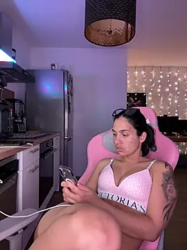 LaPetiteKim online show from 04/15/26, 07:58