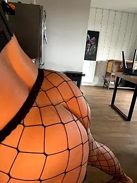 LaPetiteKim online show from 11/12/25, 12:42