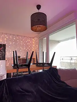 LaPetiteKim online show from 12/22/25, 01:00