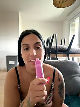 LaPetiteKim online show from 10/16/25, 12:13