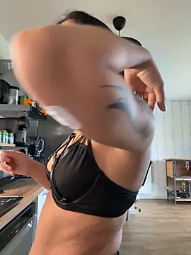 LaPetiteKim online show from 11/03/25, 01:04