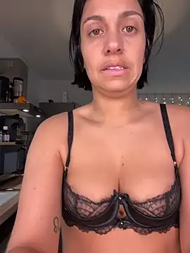 LaPetiteKim online show from 12/04/25, 08:57