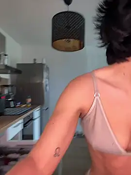 LaPetiteKim online show from 04/04/26, 10:11