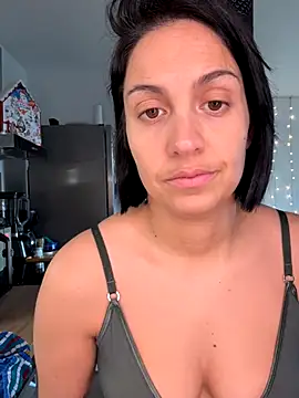 LaPetiteKim online show from 12/15/25, 09:15