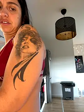 LaPetiteKim online show from 10/24/25, 12:04