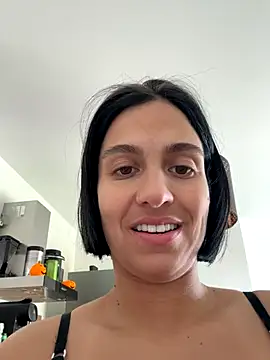 LaPetiteKim online show from 10/17/25, 11:45