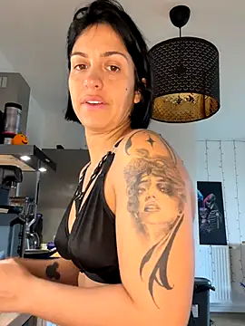 LaPetiteKim online show from 11/27/25, 08:48