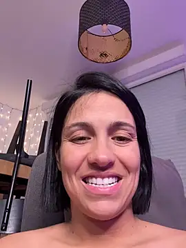 LaPetiteKim online show from 12/04/25, 09:03