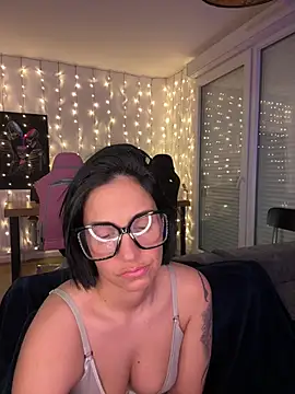 LaPetiteKim online show from 02/15/26, 08:08