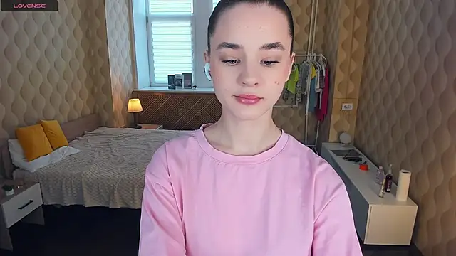 JinnyMcie online show from 11/01/25, 09:25