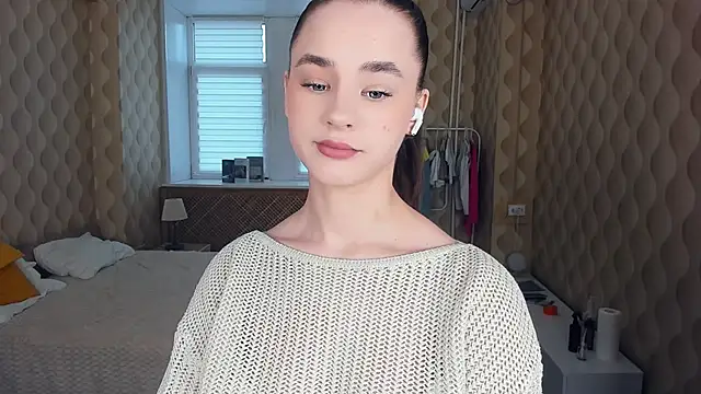 JinnyMcie online show from 10/19/25, 09:34