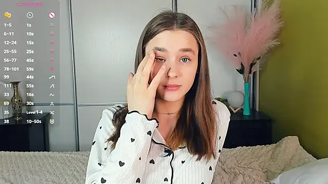 JinnyMcie online show from 04/10/26, 07:48