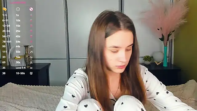 JinnyMcie online show from 04/08/26, 08:05