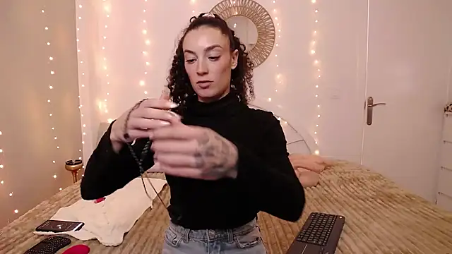 Martyca Beee online show from 12/03/25, 01:43