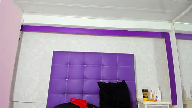 Snapshot of LeaMoreau22 chatting on 10/21/25, 10:58 LeaMoreau22 online show from 10/21/25, 10:58