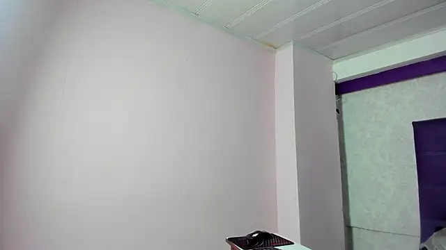 Snapshot of LeaMoreau22 chatting on 11/27/25, 12:05 LeaMoreau22 online show from 11/27/25, 12:05