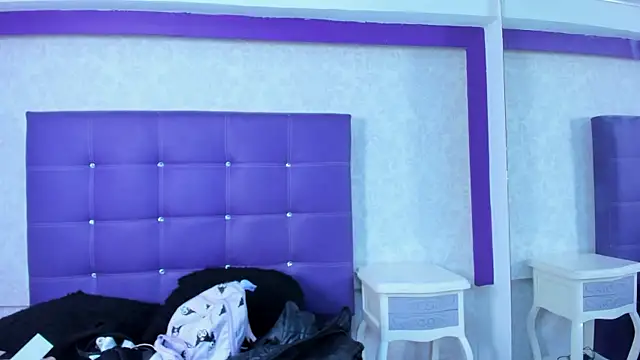 Snapshot of LeaMoreau22 chatting on 10/11/25, 12:06 LeaMoreau22 online show from 10/11/25, 12:06