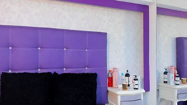 Snapshot of LeaMoreau22 chatting on 10/08/25, 12:28 LeaMoreau22 online show from 10/08/25, 12:28