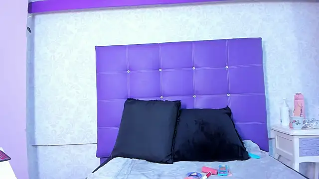 Snapshot of LeaMoreau22 chatting on 11/13/25, 11:36 LeaMoreau22 online show from 11/13/25, 11:36