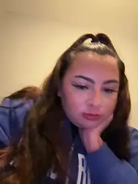 Snapshot of MadelineLeah chatting on 06/05/26, 02:49 MadelineLeah online show from 06/05/26, 02:49