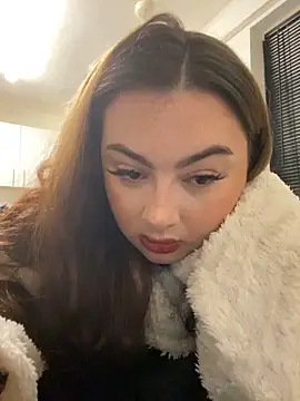 Snapshot of MadelineLeah chatting on 06/11/26, 01:16 MadelineLeah online show from 06/11/26, 01:16