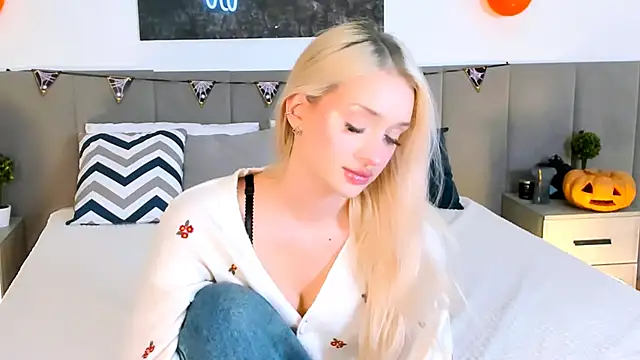 SugarWhisper online show from 10/31/25, 04:47