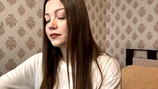 Snapshot of KissMeViolet chatting on 10/13/25, 03:41 KissMeViolet online show from 10/13/25, 03:41