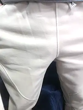 Snapshot of chougegg0214 chatting on 11/18/25, 01:54 chougegg0214 online show from 11/18/25, 01:54